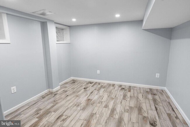 Building Photo - 6910 Ontario St