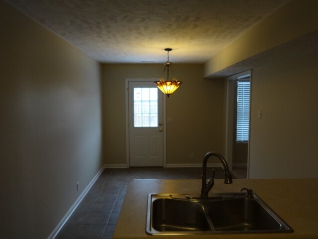 Building Photo - 1428 Westview Dr