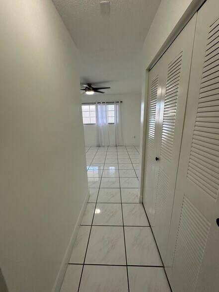 Master bedroom - 8851 NW 119th St