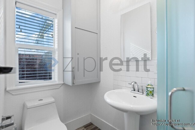 Building Photo - 24518 Karina St