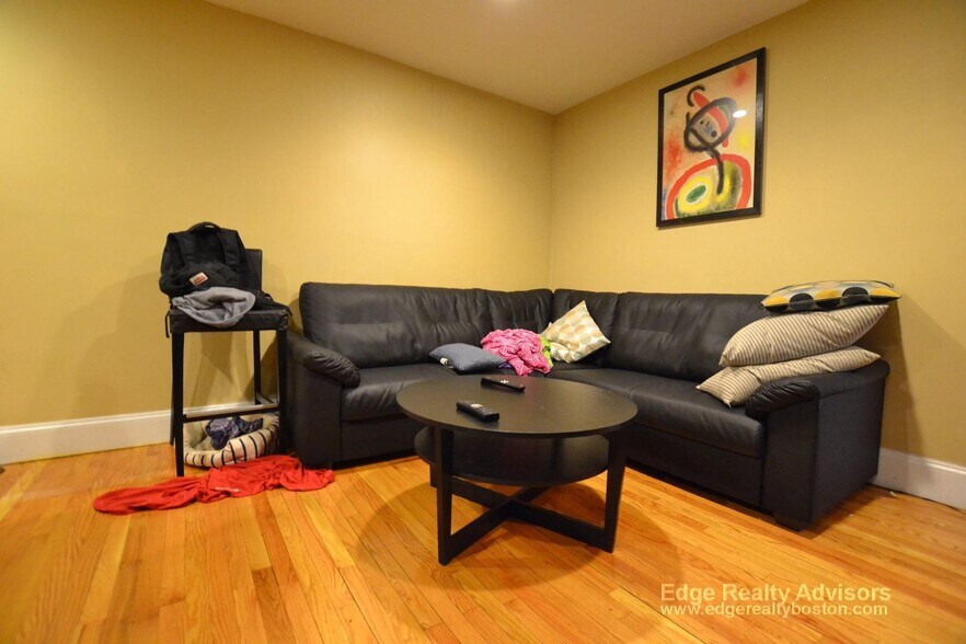 Building Photo - 54 Egmont St