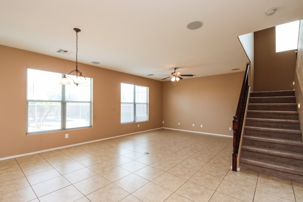 Building Photo - 6303 S 43rd Dr