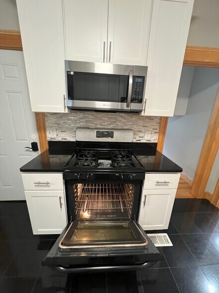 Building Photo - 152 Winchester St