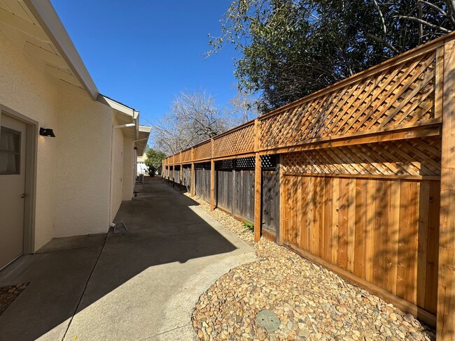 Building Photo - SINGLE STORY ROCKLIN HOME WITH 3 BED, 2 BA...