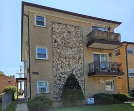 Building Photo - 7511 W Fullerton Ave