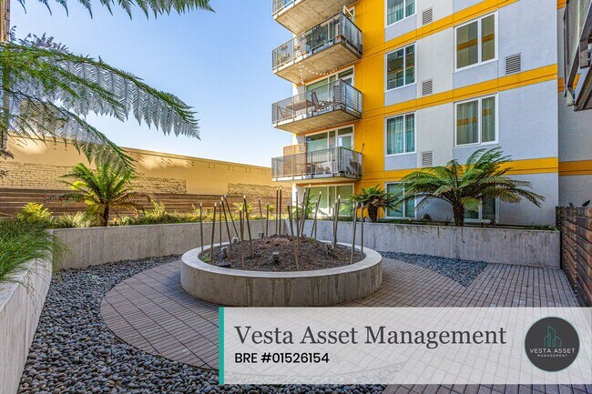 Building Photo - Designer 2-Bedroom in Iconic VIDA Residences