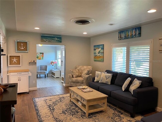 Building Photo - 1329 Royal Palm Dr S