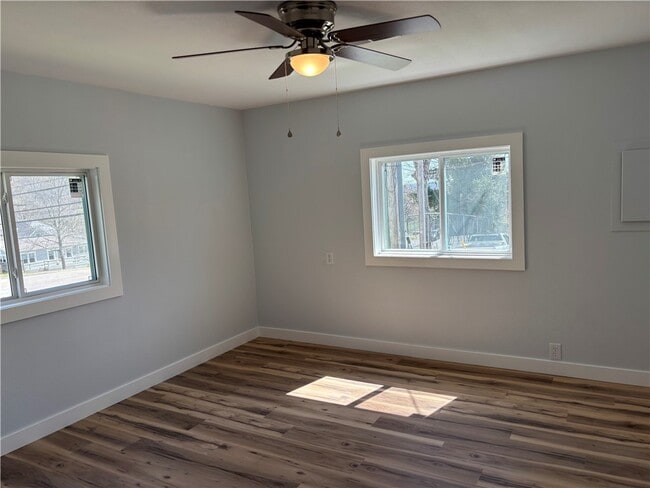 Building Photo - 118 E Spring St