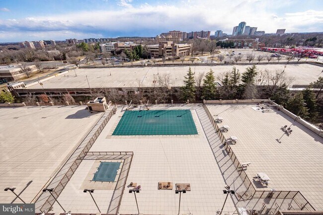 Building Photo - 3709 S George Mason Dr