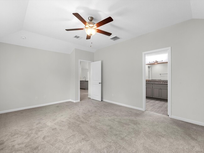 Building Photo - 46 Fairway Dr