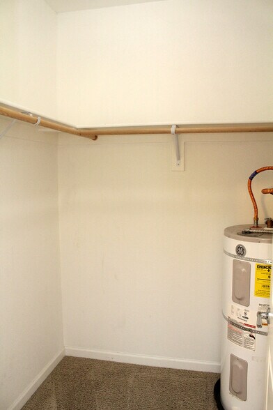 Building Photo - 1555 N Willis Blvd