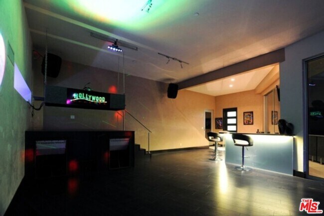 Building Photo - 6425 Weidlake Dr