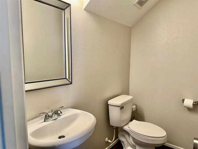 Building Photo - 3910 Mossy Pl Ln