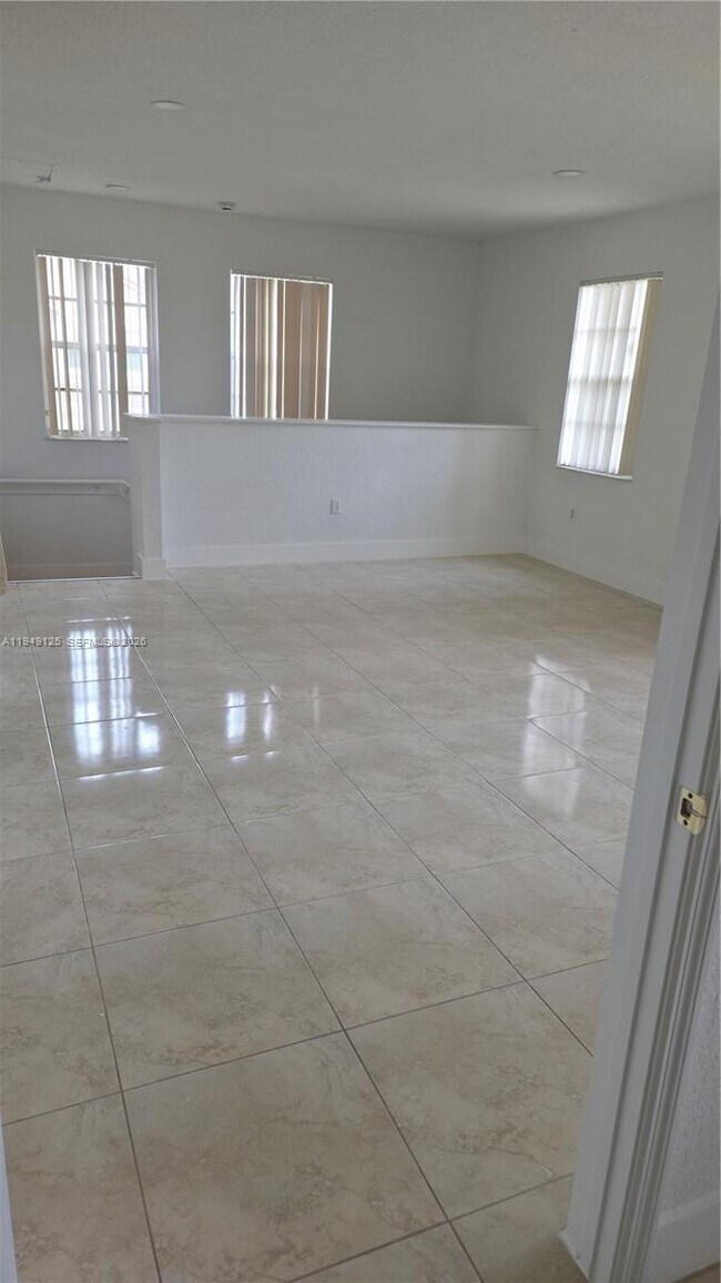 Building Photo - 2101 Belmont Ln