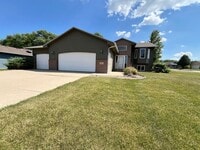 Building Photo - Stunning 4 Bed/2 Bath with 3 Car Garage and Fenced in Yard!