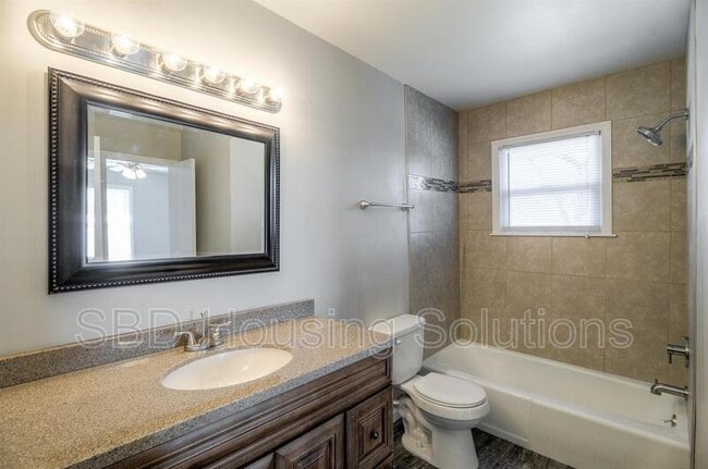 Building Photo - 15300 E 36th Terrace S