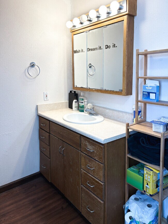 Building Photo - 2519 W Monument St