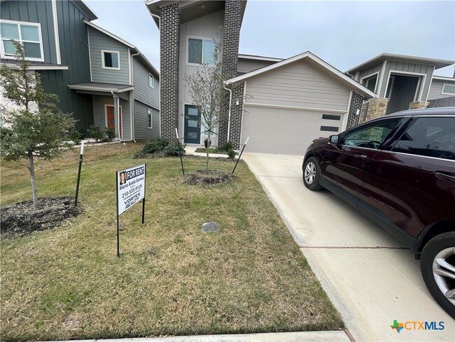 Primary Photo - 325 New Hampton Wy