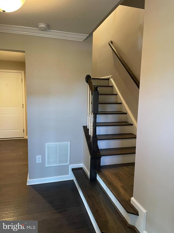Building Photo - 331 S Parkway Dr