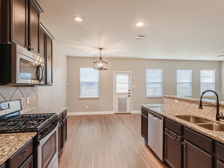 Building Photo - 1533 Treeta Trl