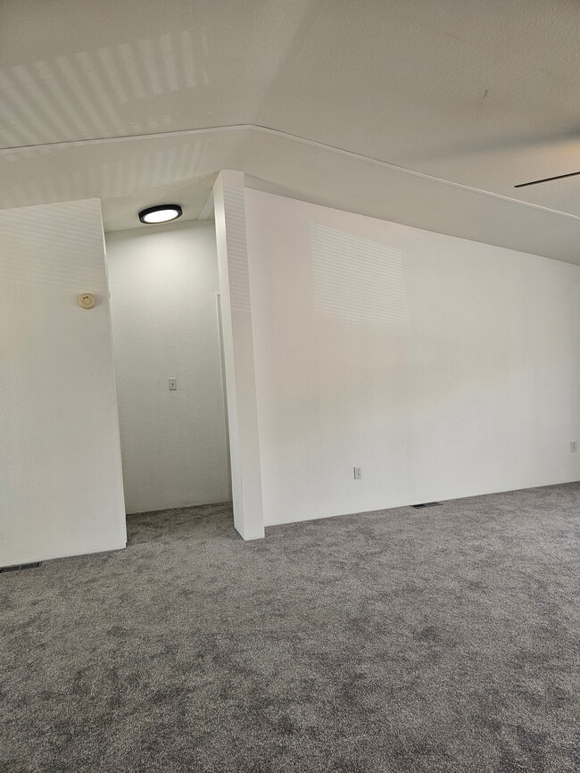 Building Photo - 3078 Rainbow Lake Dr