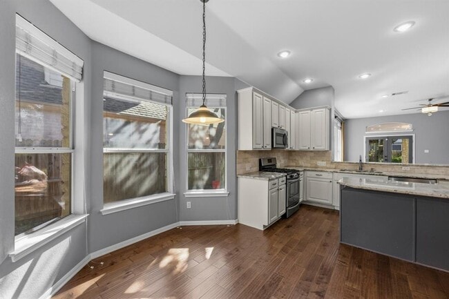 Building Photo - 6213 Mesa Grande Dr