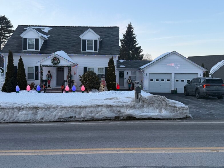 Building Photo - 964 Wellington Rd