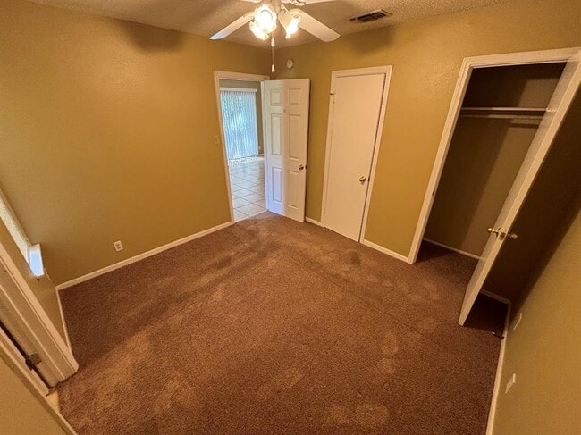 Building Photo - 417 Live Oak St