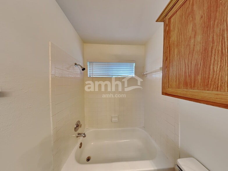 Building Photo - 2848 Deerfern Ln