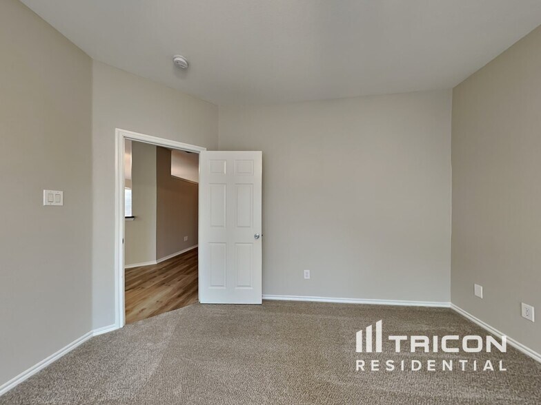 Building Photo - 1107 Longhorn Ln