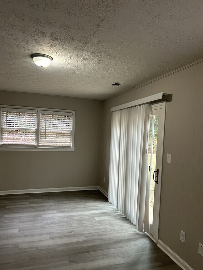 Building Photo - Beautiful 4 Beds 3 Baths Home in Decatur