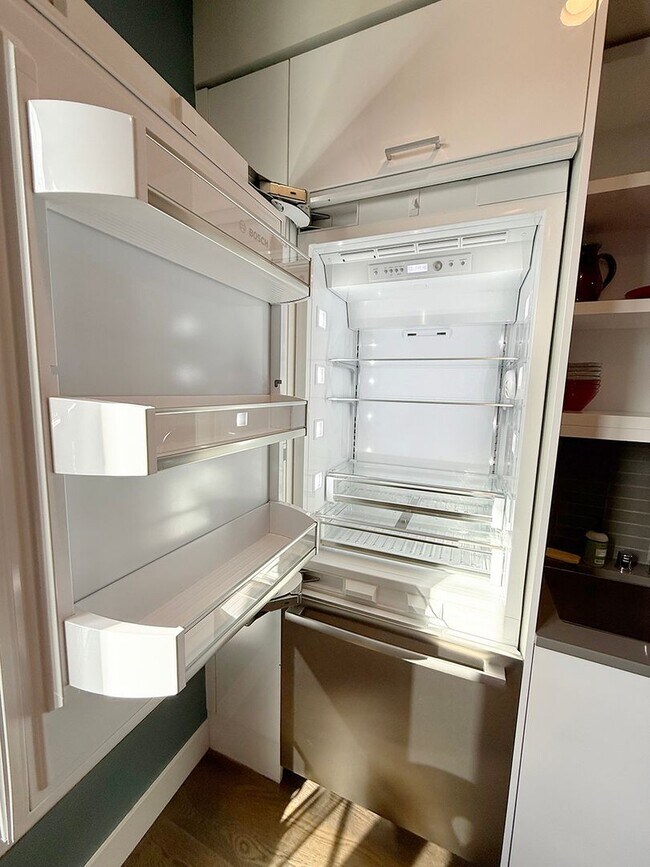 Building Photo - Downtown Luxury Condo Available Furnished or Unfurnished, with Parking