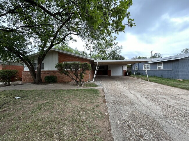 Primary Photo - Beautiful Home in LISD School District!