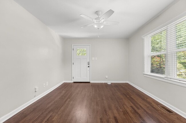 Building Photo - Adorable, Modern 3 Bedroom Ranch near Downtown Raleigh - Gorgeous finishes, open floorplan, updat...