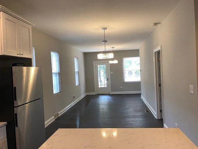 Building Photo - 725 Warner Ave