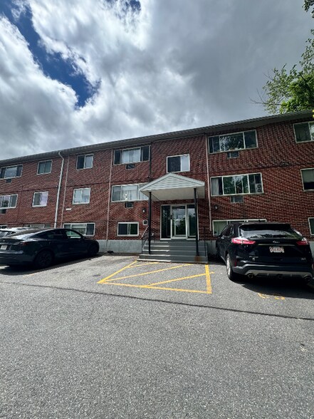Primary Photo - 137 Winthrop St