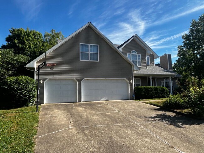 Building Photo - 2708 Bayhill Dr