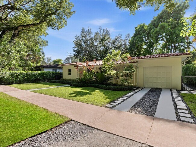 Building Photo - 5406 S Le Jeune Rd
