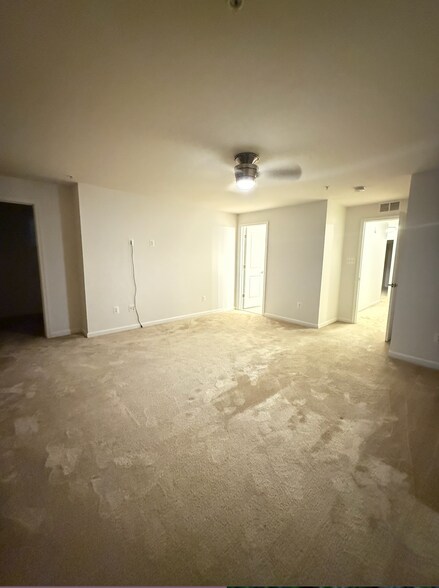 Building Photo - 2719 Pinebrook Rd