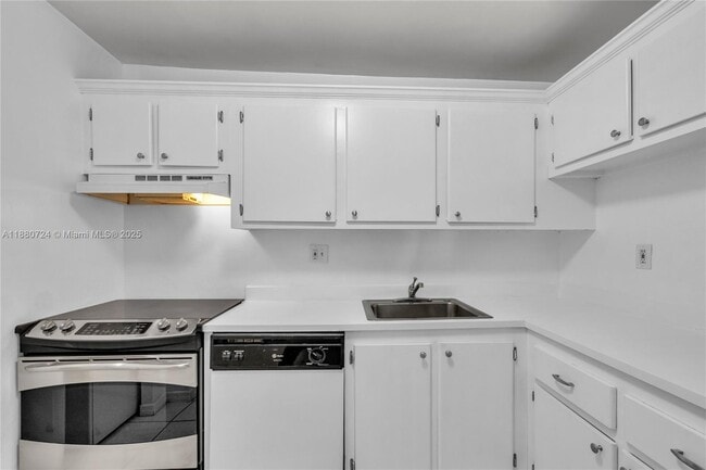 Building Photo - 7825 Fairview Dr