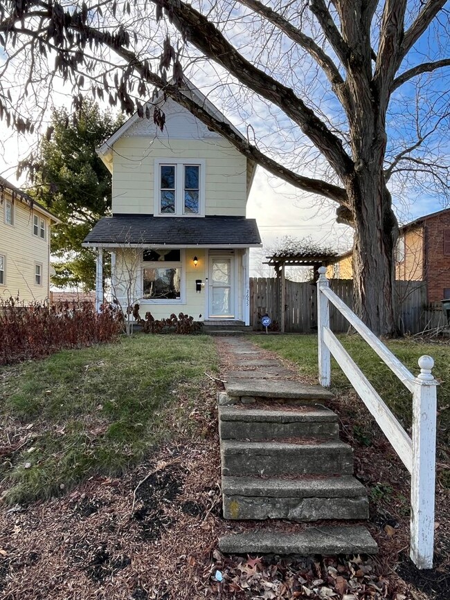 Primary Photo - Charming 2 bedroom 2.5 bath single family ...