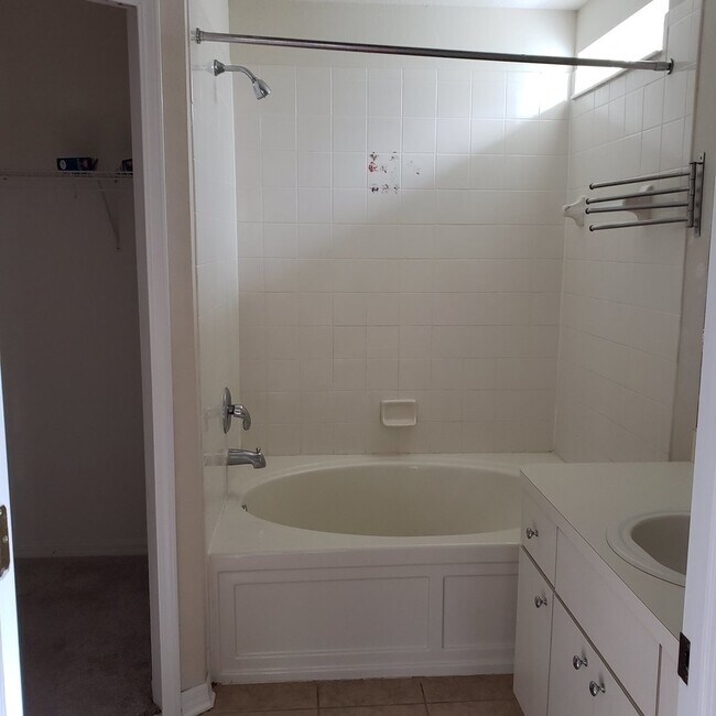 Building Photo - 5853 Wrenwater Dr
