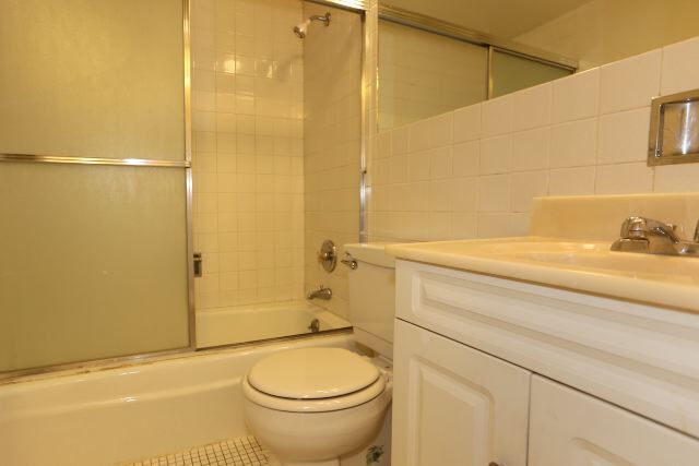 Building Photo - 503 W Briar Pl