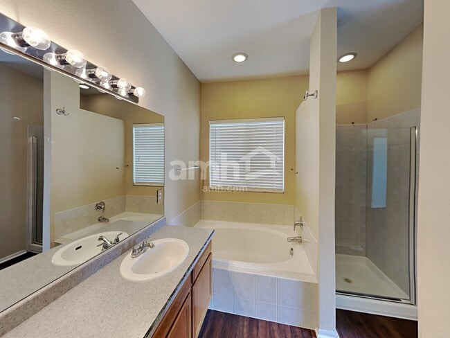 Building Photo - 9835 Kenton Cir