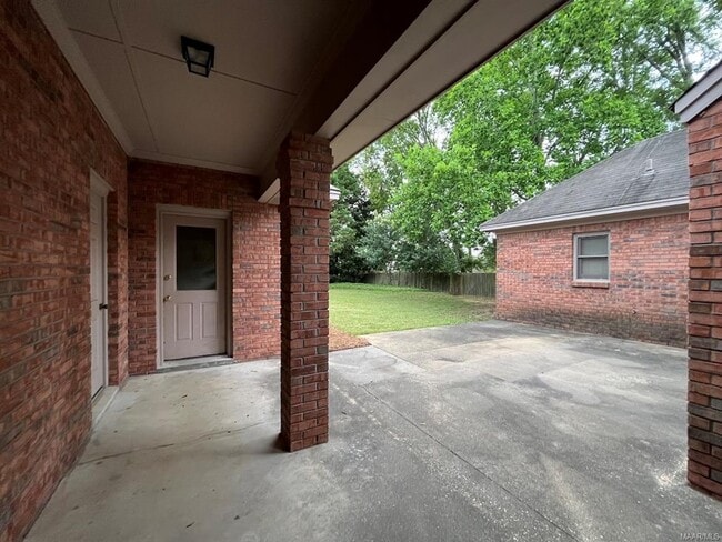 Building Photo - 8839 Sturbridge Dr