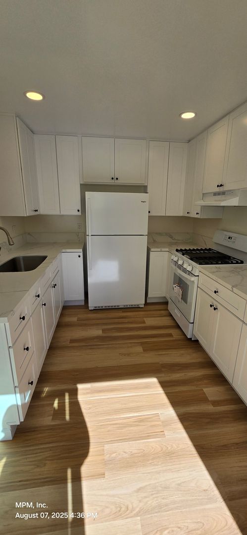 Building Photo - 2 bed 1.5 bath Apartment