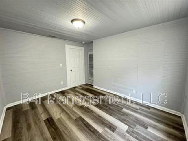 Building Photo - 129 Watts St