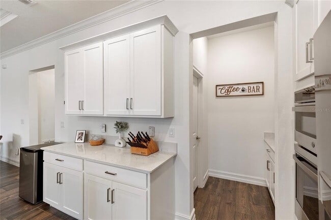 Building Photo - 8692 Little Bluestem Dr