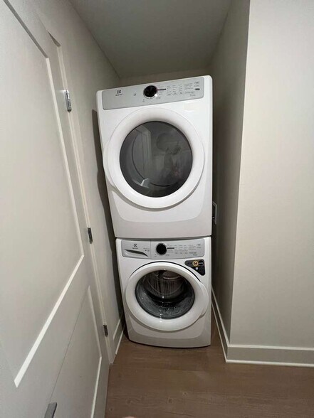 Building Photo - 6830 SW 30th St