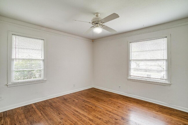 Building Photo - Darling 3-Bedroom Home in South Hills Neighborhood!